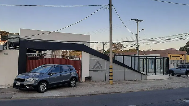 Warehouse, showroom and offices for sale on Av. Roca Coronado: foto 20 de 33