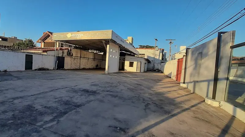 Warehouse, showroom and offices for sale on Av. Roca Coronado: foto 21 de 33