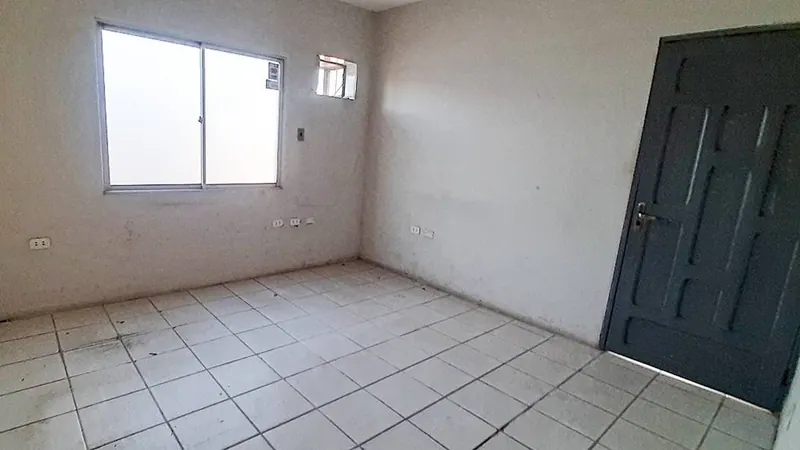Warehouse, showroom and offices for sale on Av. Roca Coronado: foto 24 de 33