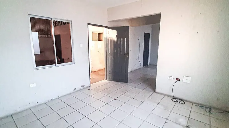 Warehouse, showroom and offices for sale on Av. Roca Coronado: foto 25 de 33