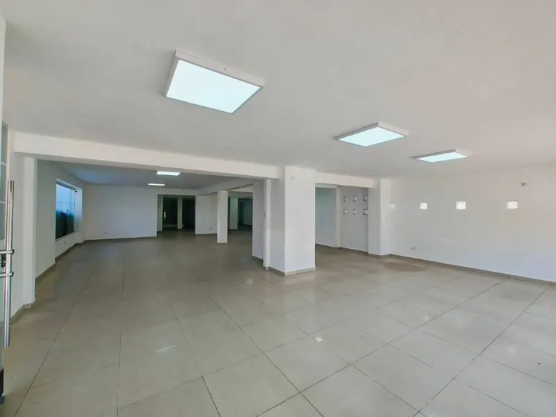 300 m² commercial space for rent in the North Zone: foto 4 de 12
