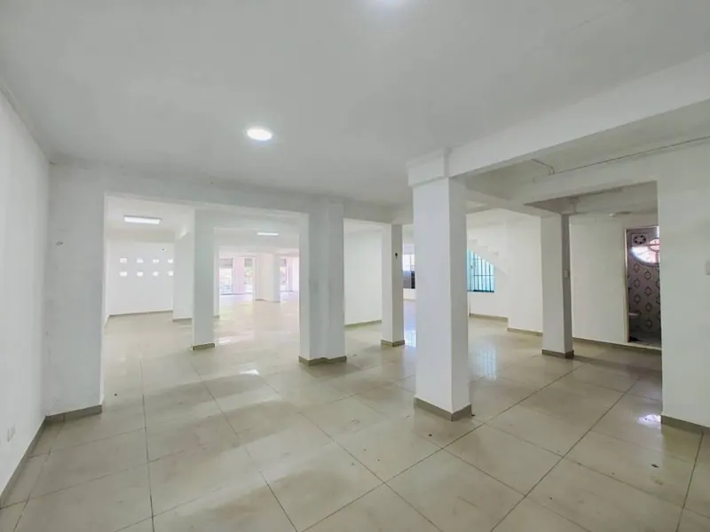 300 m² commercial space for rent in the North Zone: foto 6 de 12