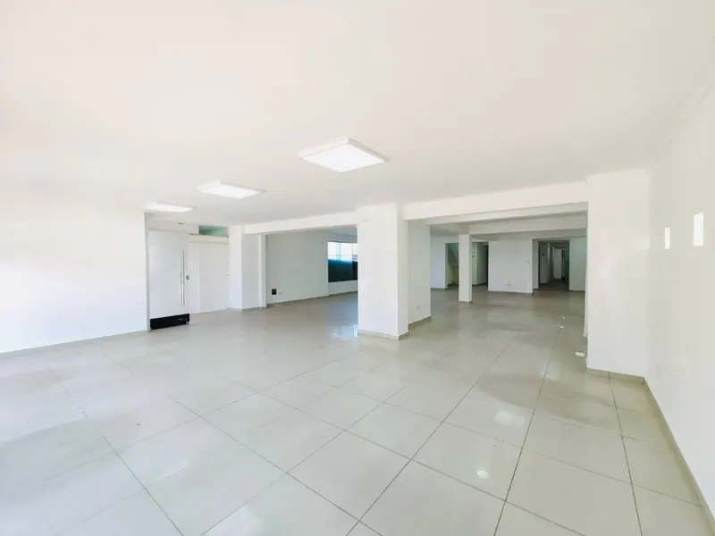 300 m² commercial space for rent in the North Zone: foto 7 de 12