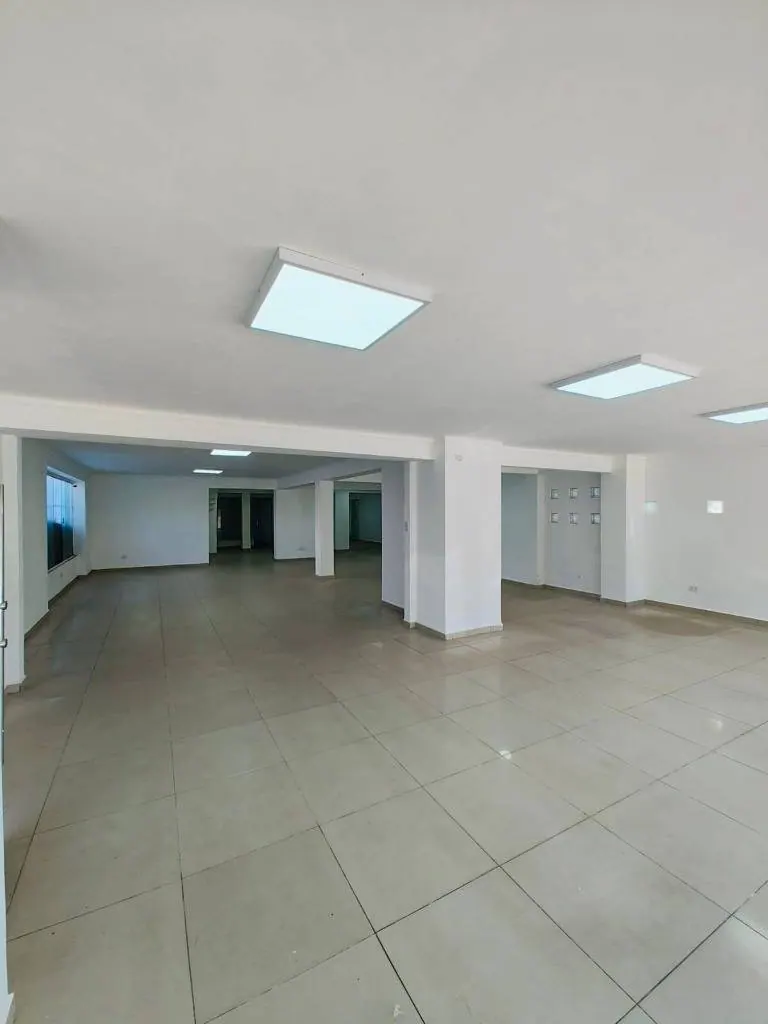 300 m² commercial space for rent in the North Zone: foto 9 de 12