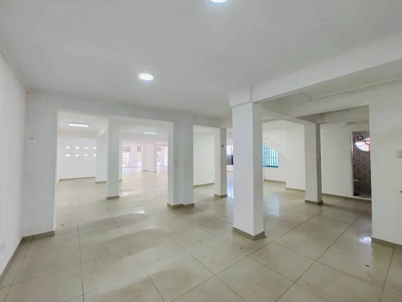 300 m² commercial space for rent in the North Zone: foto 10 de 12
