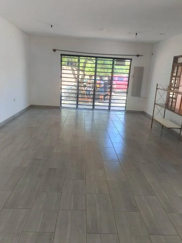 Casa en venta en Montero con local comercial y departamento