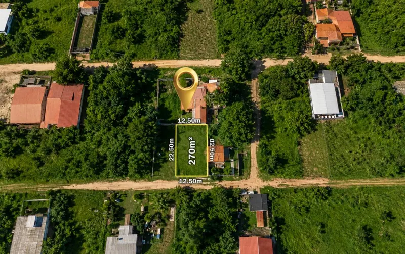 Terreno de 270 m² en venta en la Zona Norte, Av. G77: foto 1 de 8