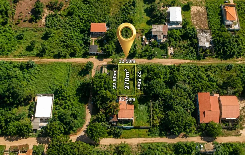 Terreno de 270 m² en venta en la Zona Norte, Av. G77: foto 5 de 8