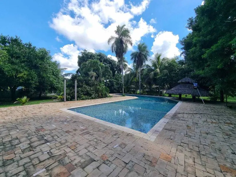 Country property for sale in Warnes, with pool and sports courts: foto 1 de 24
