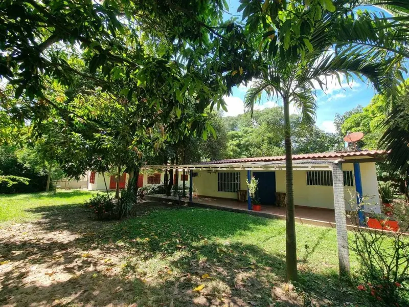 Country property for sale in Warnes, with pool and sports courts: foto 6 de 24