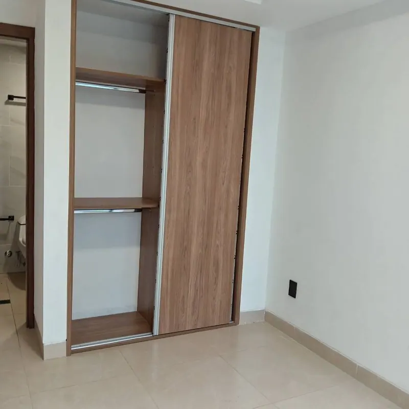 Departamento de 2 dormitorios en alquiler en Equipetrol: foto 5 de 17