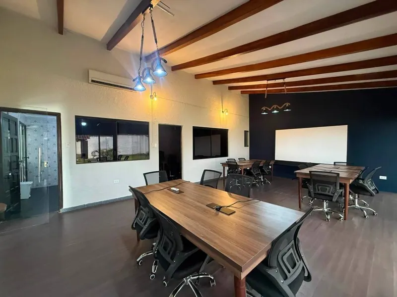 Casa en venta a media cuadra de la avenida Alemana: foto 2 de 7