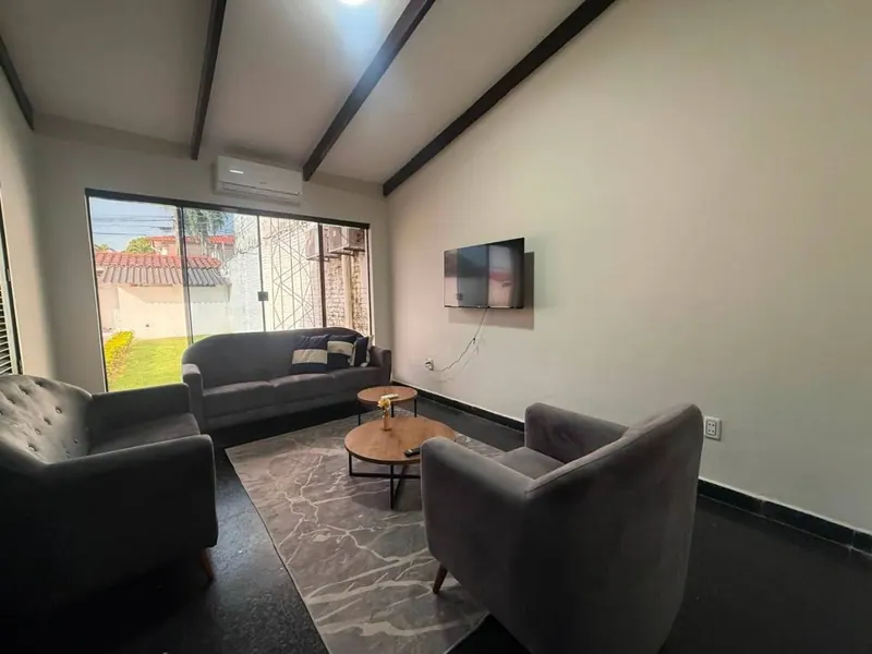 Casa en venta a media cuadra de la avenida Alemana: foto 3 de 7