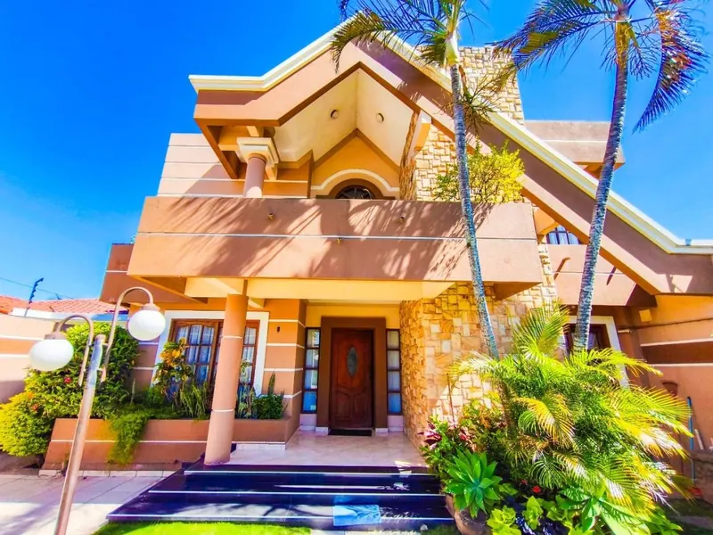 Casa de 6 dormitorios en venta en la Zona Sur, av. Pedro Casal: foto 2 de 13