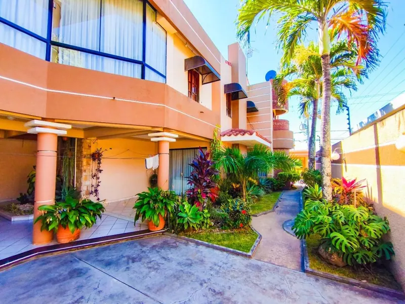 Casa de 6 dormitorios en venta en la Zona Sur, av. Pedro Casal: foto 3 de 13