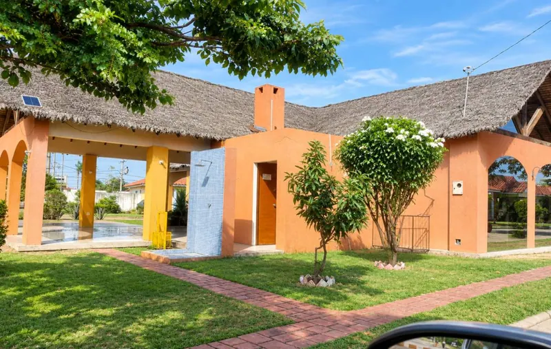 Casa de 3 dormitorios en venta en Warnes, condominio Las Orquídeas: foto 3 de 6