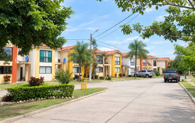 Casa de 3 dormitorios en venta en Warnes, condominio Las Orquídeas: foto 5 de 6