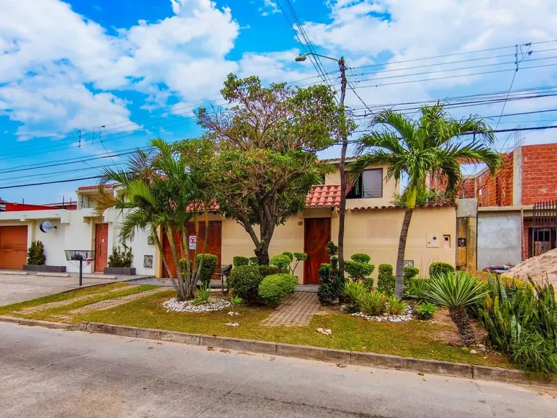 4-bedroom house for sale in the Guaracachi neighborhood: foto 1 de 19