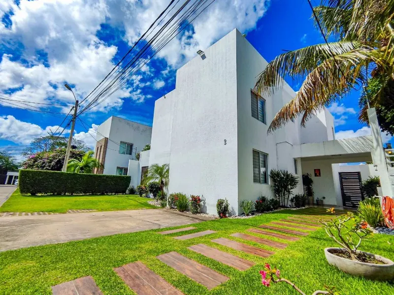 4-bedroom house for sale in the Villa del Carmen gated community: foto 1 de 22