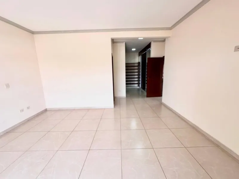 Casa de 5 dormitorios en venta en la Zona Norte, 3er anillo: foto 2 de 14