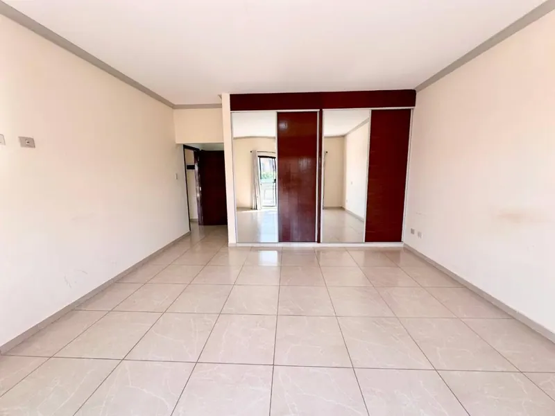 Casa de 5 dormitorios en venta en la Zona Norte, 3er anillo: foto 8 de 14