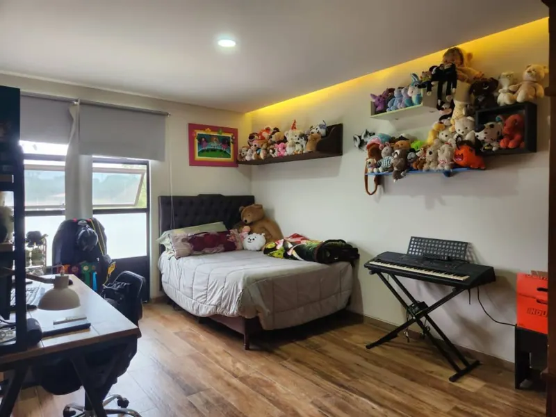 Corner house for sale in the Parques III gated community, Urubó: foto 2 de 25