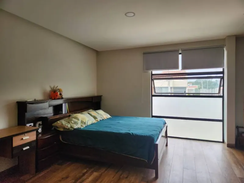 Corner house for sale in the Parques III gated community, Urubó: foto 3 de 25