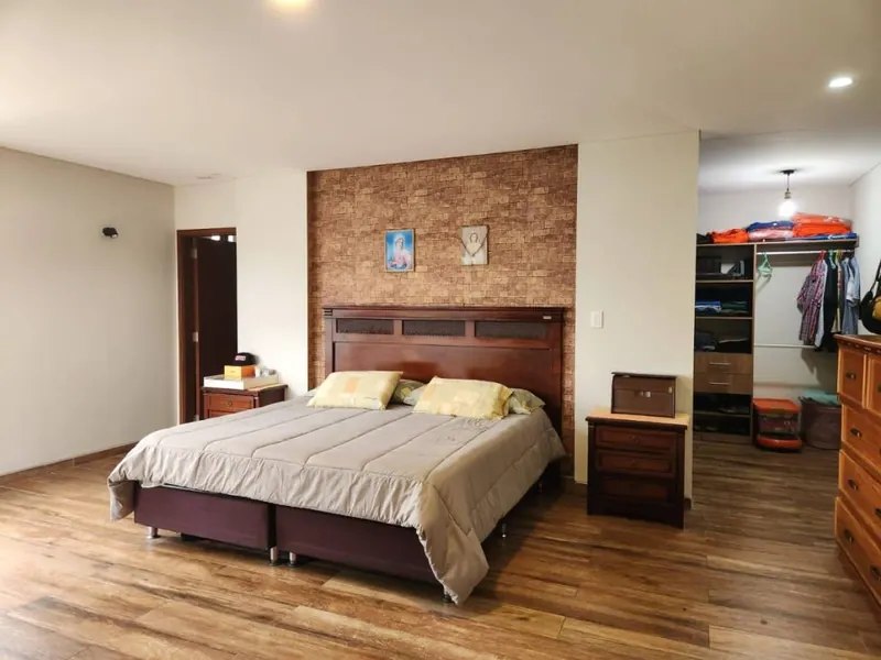 Corner house for sale in the Parques III gated community, Urubó: foto 4 de 25