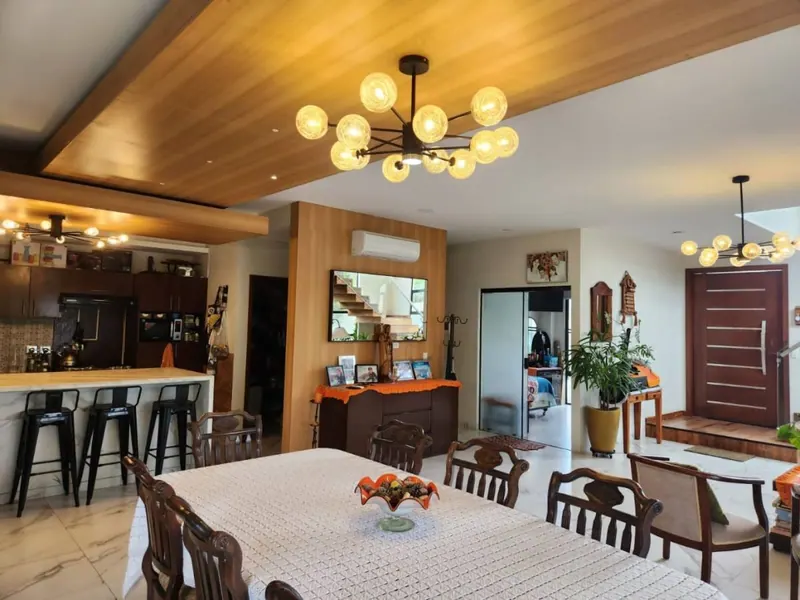 Corner house for sale in the Parques III gated community, Urubó: foto 7 de 25