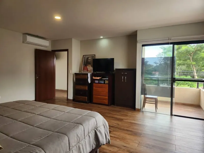 Corner house for sale in the Parques III gated community, Urubó: foto 16 de 25