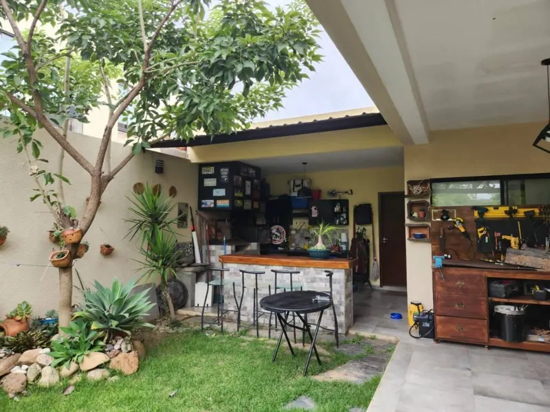 Corner house for sale in the Parques III gated community, Urubó: foto 19 de 25