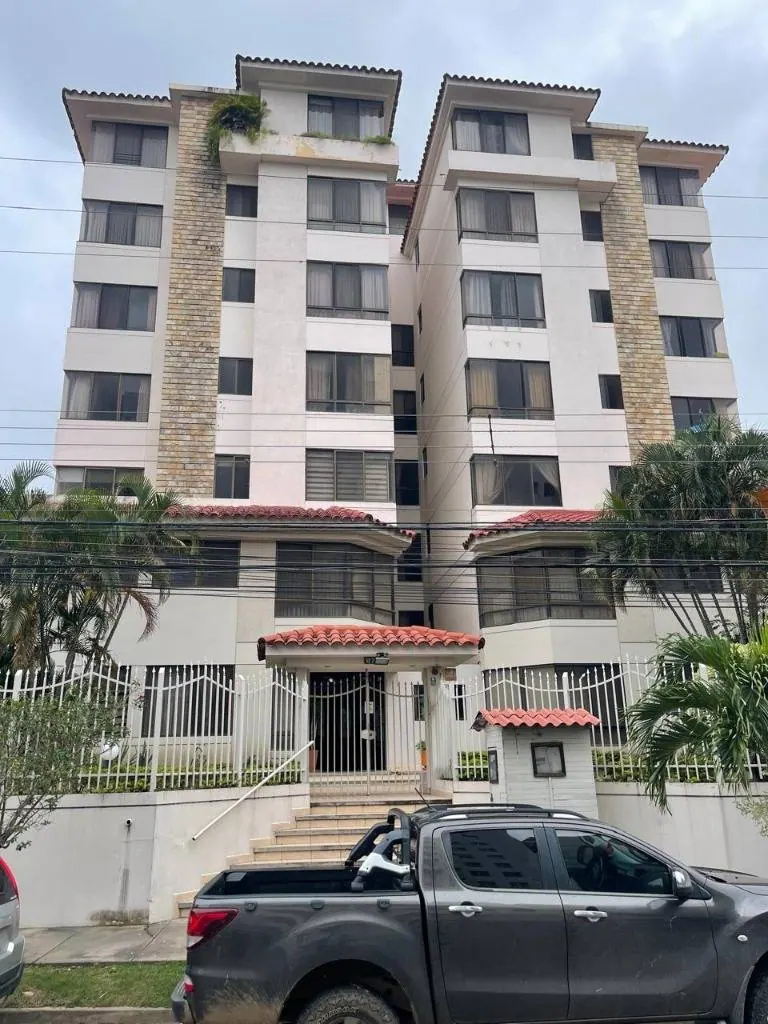 Departamento de 3 dormitorios en venta en Equipetrol, 185,78 m²: foto 1 de 45