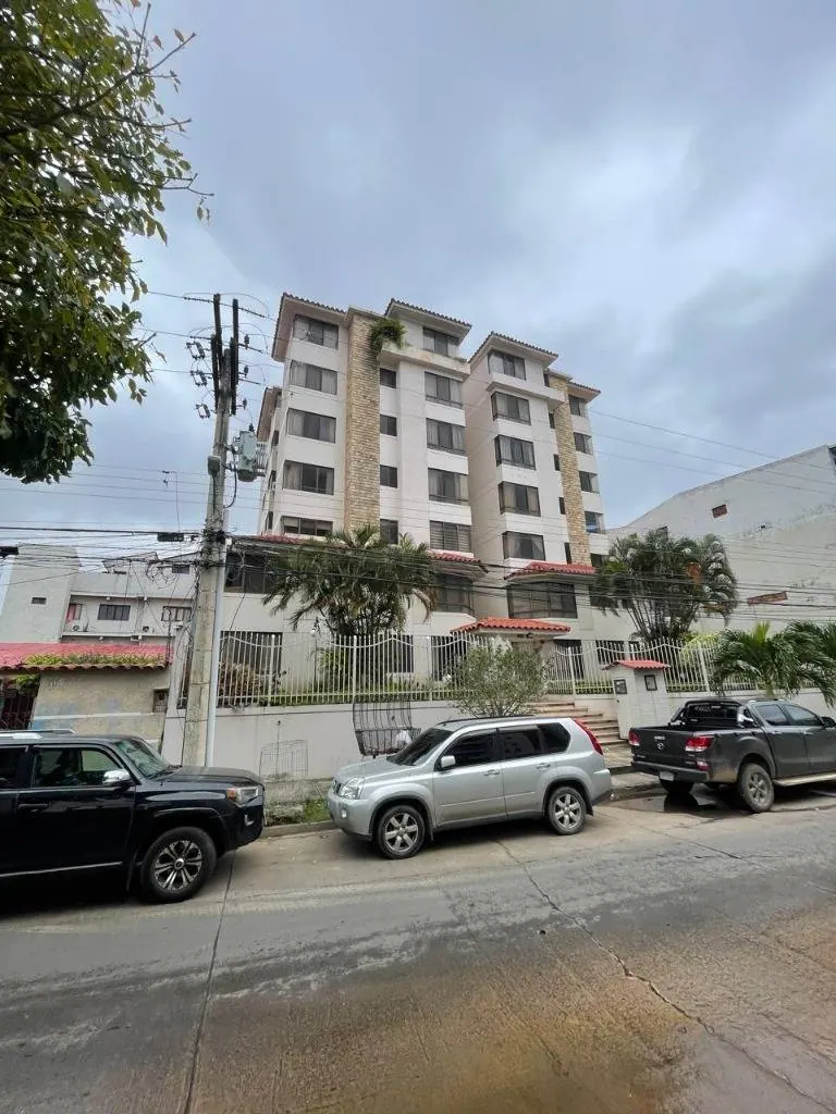 Departamento de 3 dormitorios en venta en Equipetrol, 185,78 m²: foto 2 de 45