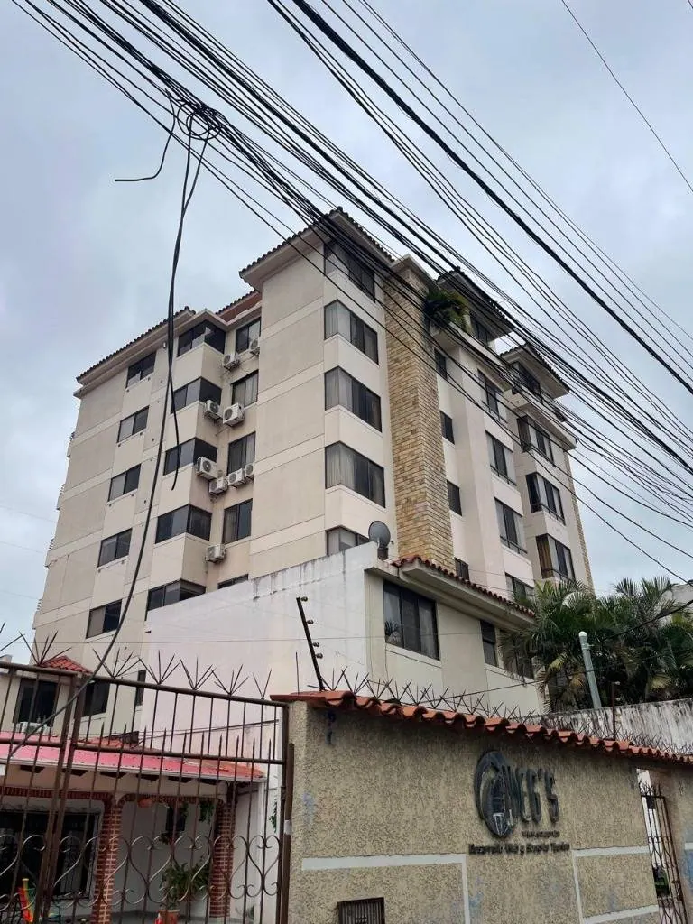Departamento de 3 dormitorios en venta en Equipetrol, 185,78 m²: foto 3 de 45