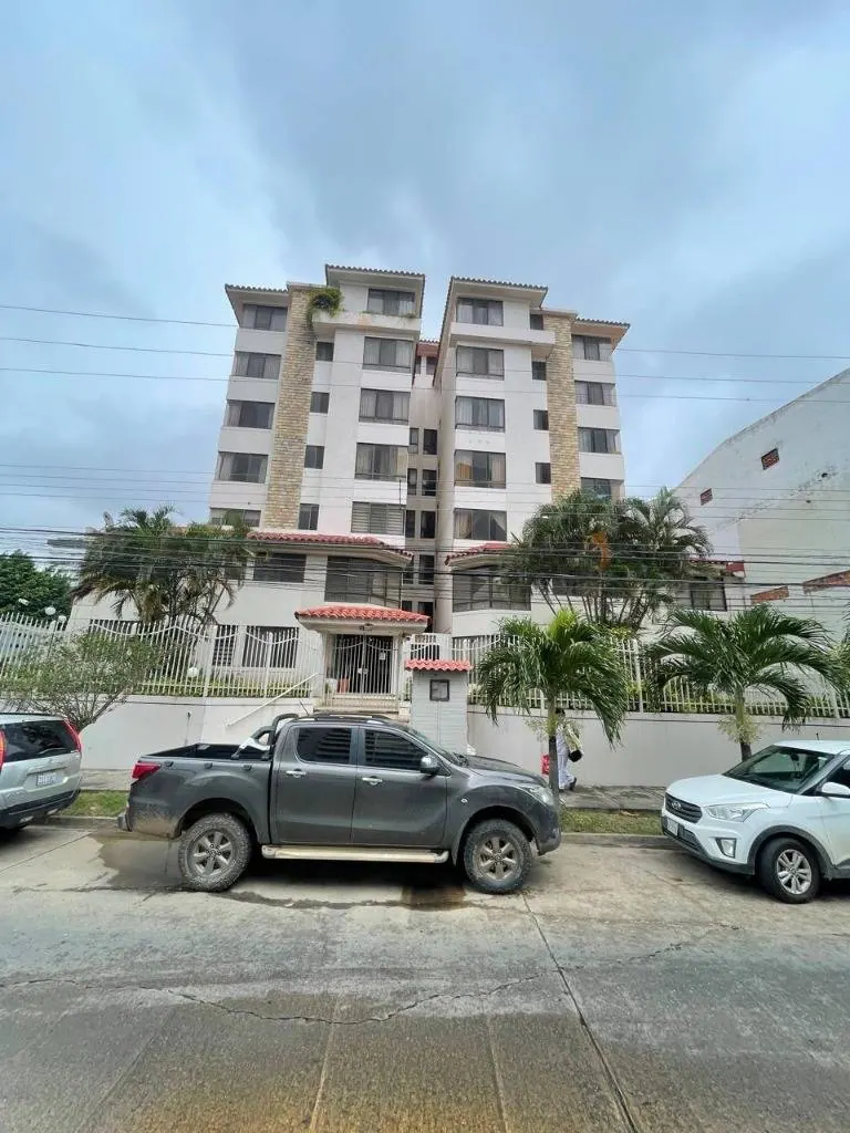 Departamento de 3 dormitorios en venta en Equipetrol, 185,78 m²: foto 4 de 45