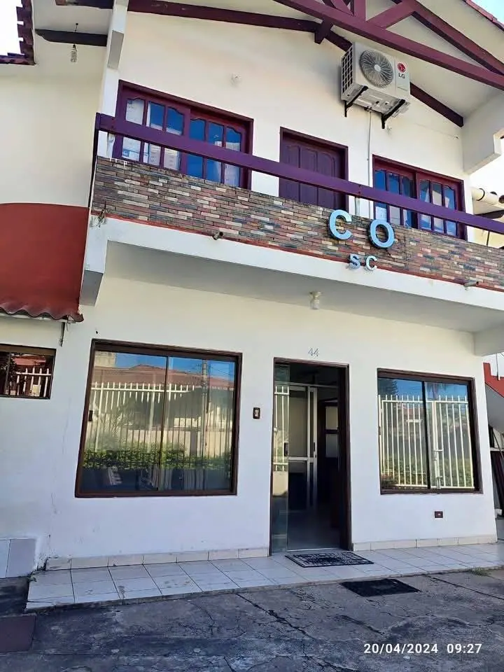Casa con dos departamentos independientes en venta en la Zona Oeste
