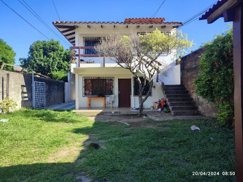 Casa con departamento independiente en venta en la Zona Oeste