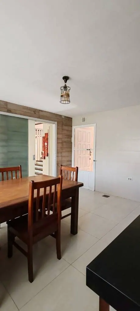 Casa de 4 dormitorios en alquiler en el barrio Urbari, Zona Oeste: foto 5 de 11