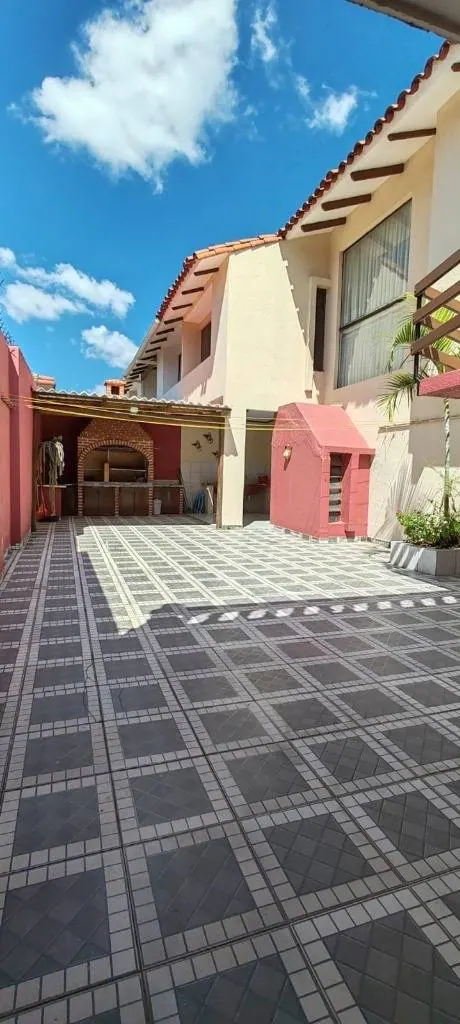 Casa de 4 dormitorios en alquiler en el barrio Urbari, Zona Oeste: foto 6 de 11