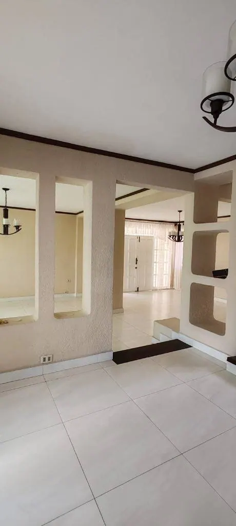 Casa de 4 dormitorios en alquiler en el barrio Urbari, Zona Oeste: foto 11 de 11