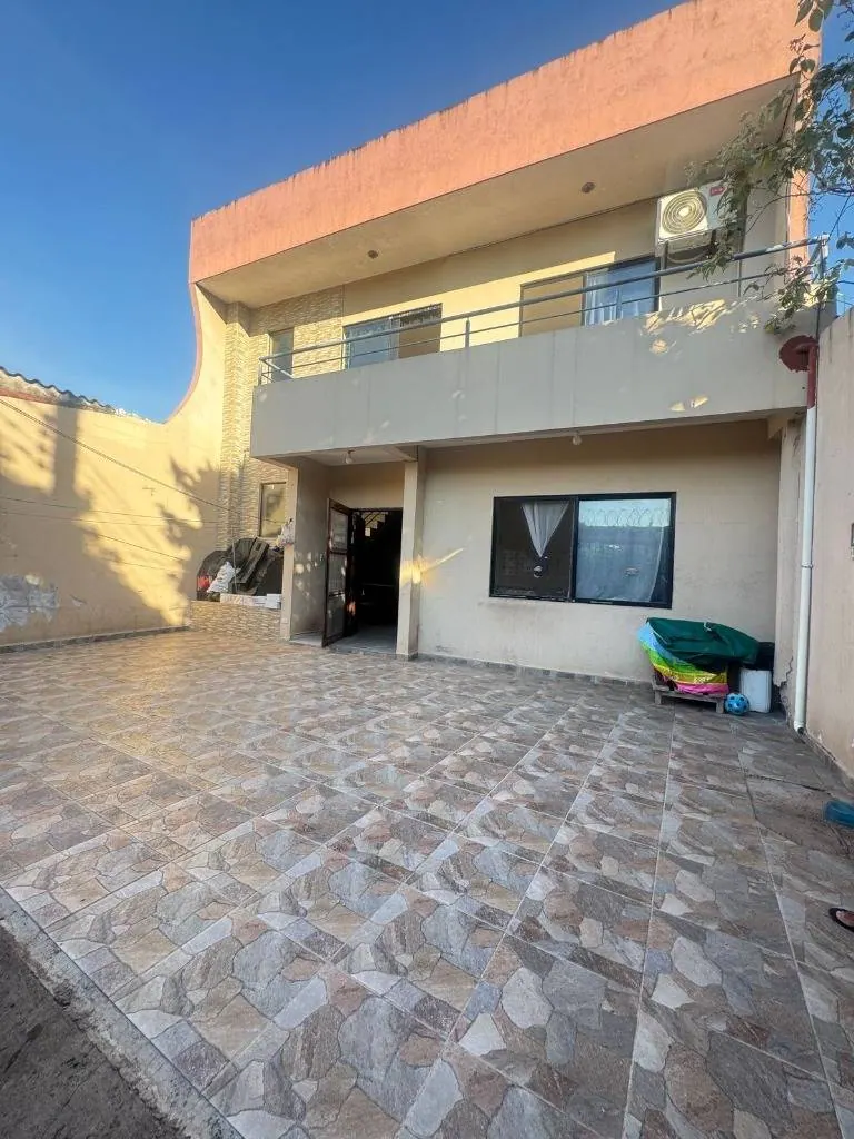 Casa de 4 dormitorios en venta cerca del mercado Primavera: foto 2 de 15