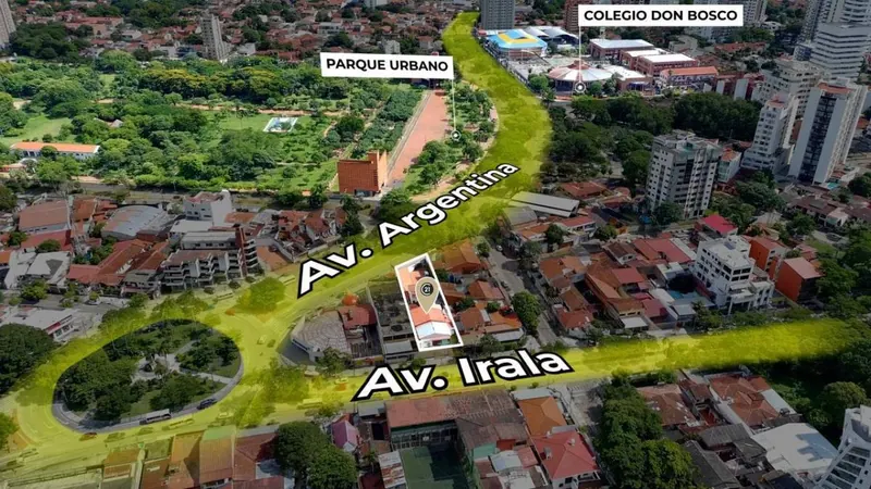 Casa en venta sobre la Av. Irala, dos frentes y uso comercial: foto 2 de 14