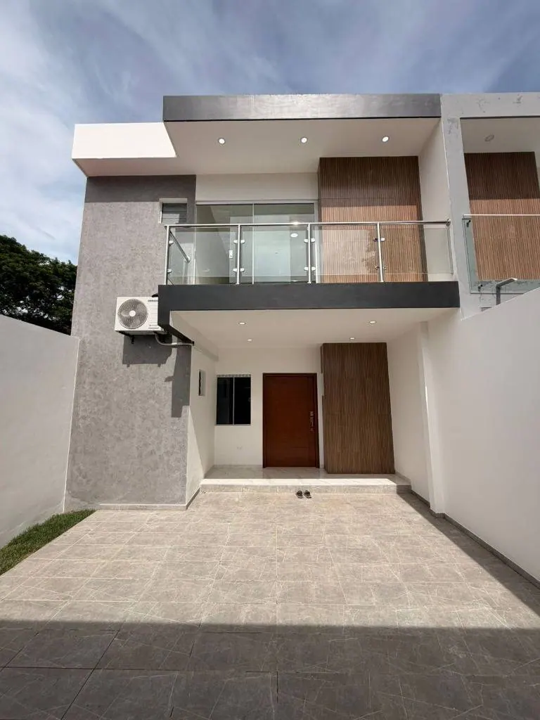 House for sale in the North Zone, 198 m² lot: foto 1 de 1