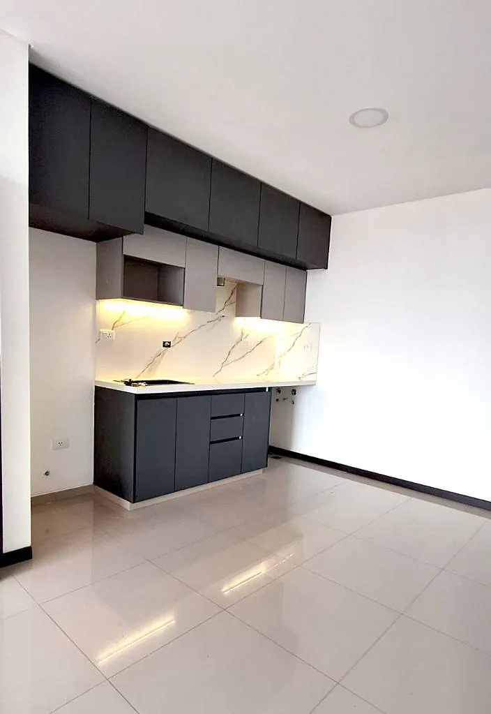 1-bedroom apartment with study for sale in Barcelona 04-05: foto 3 de 8