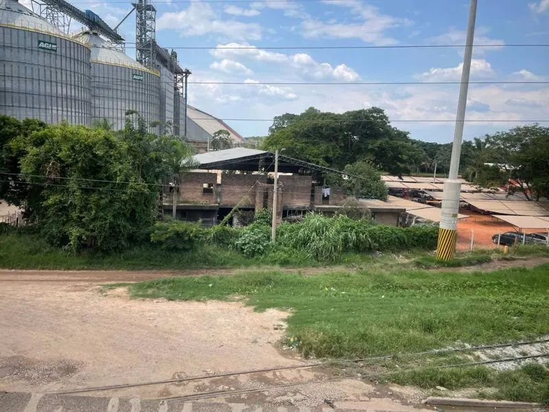 462 m² warehouse for sale on a 1,222 m² lot, East Zone: foto 2 de 10
