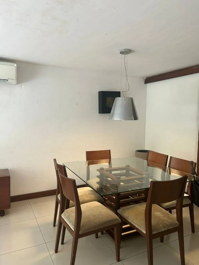 Casa de 3 dormitorios con departamento independiente en alquiler: foto 2 de 19