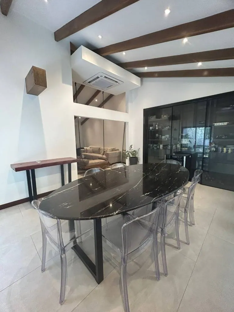 Casa de 3 dormitorios con departamento independiente en alquiler: foto 12 de 19