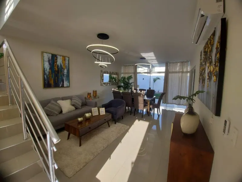 Casa de 4 dormitorios en venta en la Av. Banzer Km 9, Zona Norte: foto 2 de 12