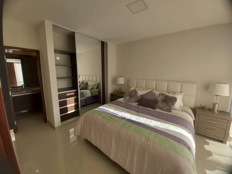 Casa de 4 dormitorios en venta en la Av. Banzer Km 9, Zona Norte: foto 3 de 12