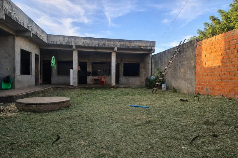 House under construction for sale in the Cherentave development, La: foto 1 de 12